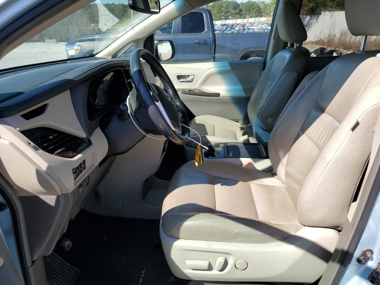 2015 TOYOTA SIENNA XLE - Фото 7