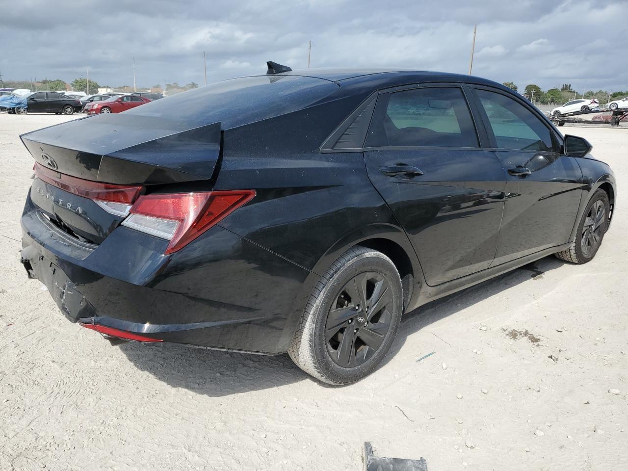 2022 HYUNDAI ELANTRA SE - Фото 3