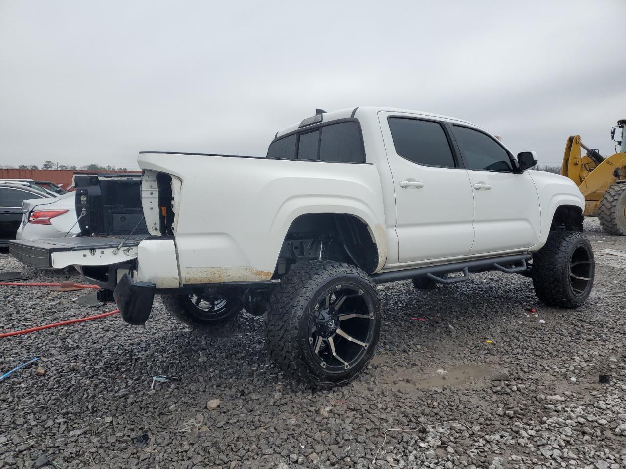 2017 TOYOTA TACOMA DOU - Фото 3