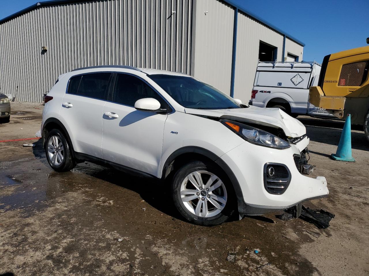 2017 KIA SPORTAGE L - Image 4