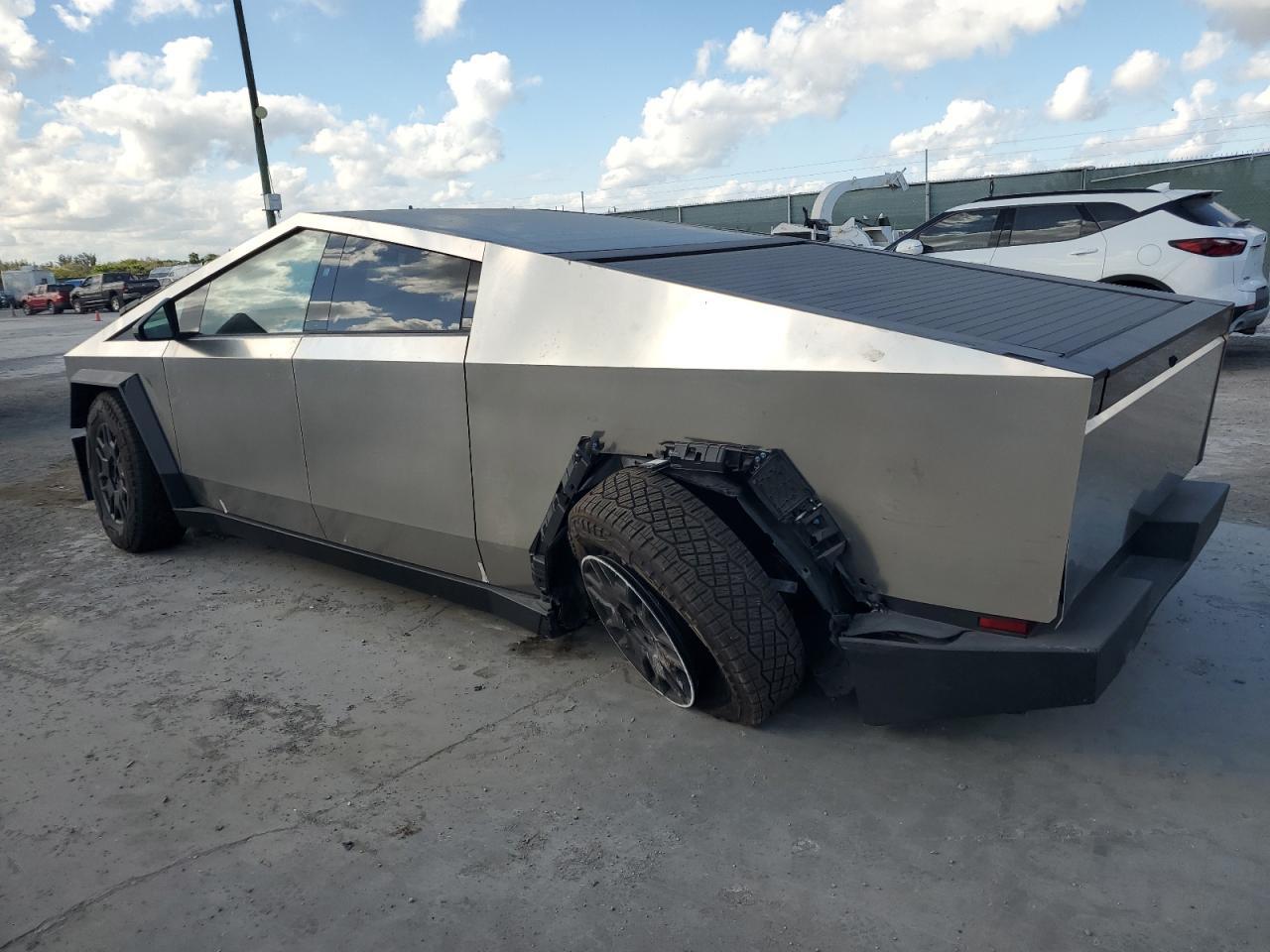 2024 TESLA CYBERTRUCK - Image 2