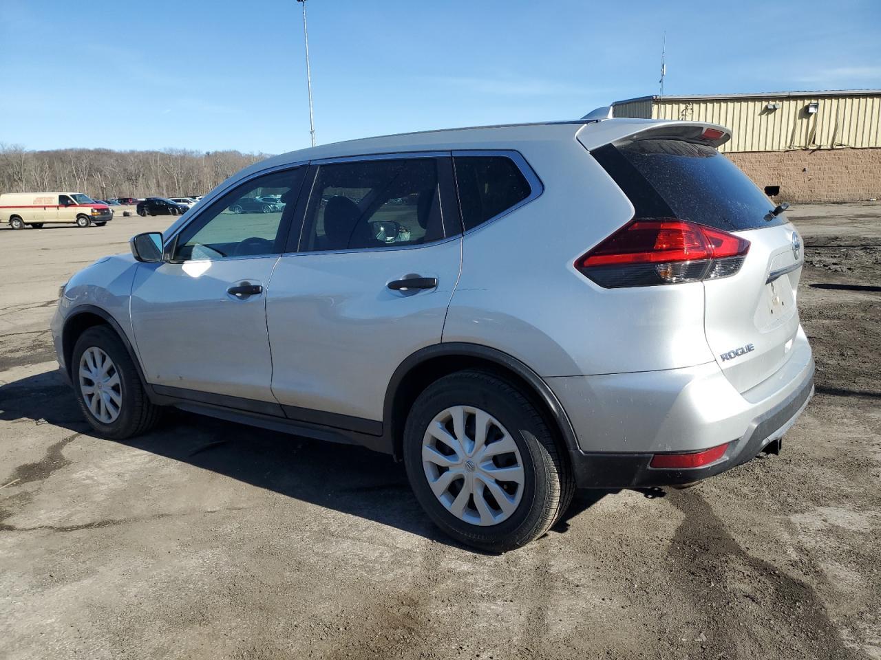 2017 NISSAN ROGUE S - Фото 2