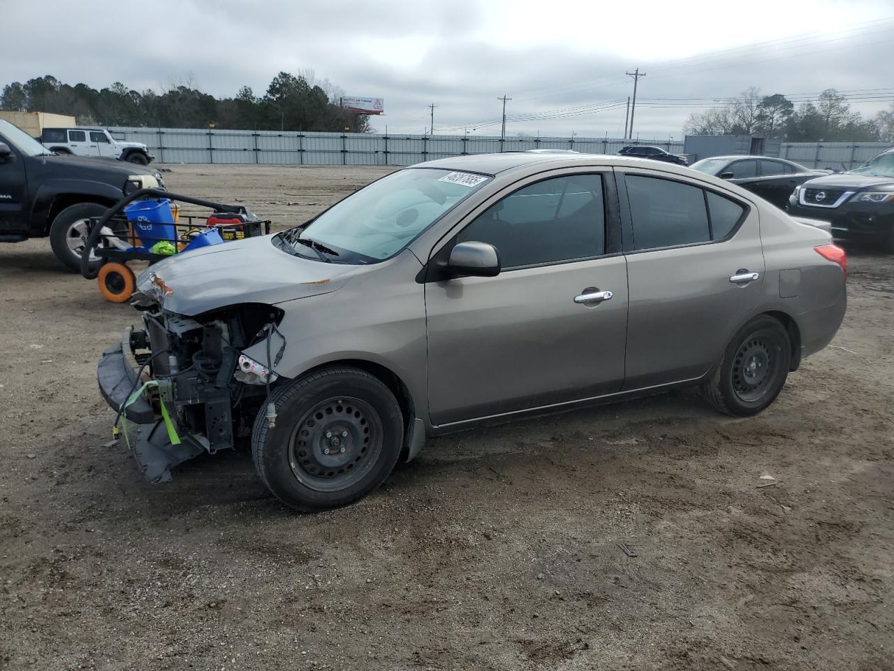 2014 NISSAN VERSA S
