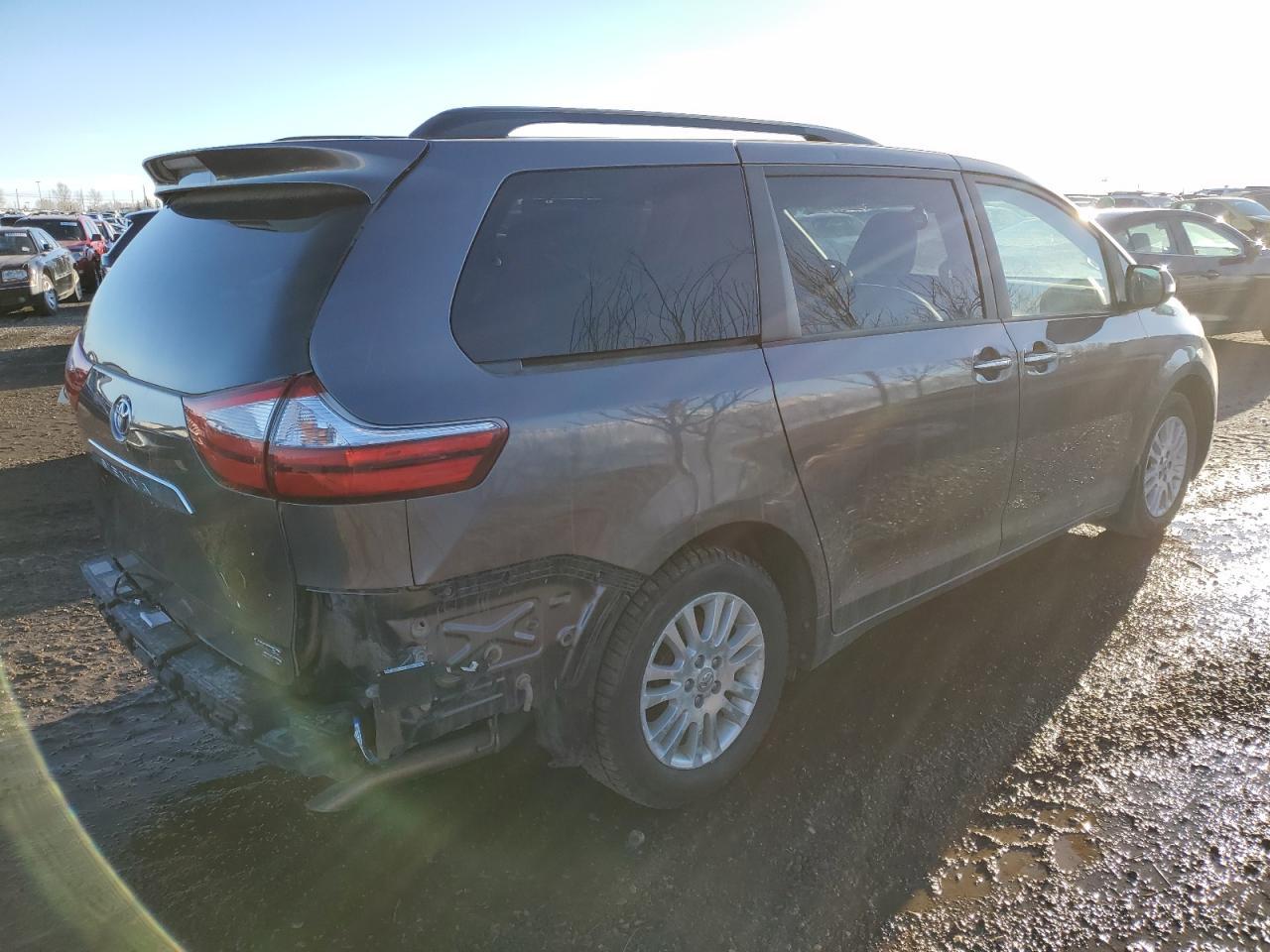 2015 TOYOTA SIENNA XLE - Фото 3