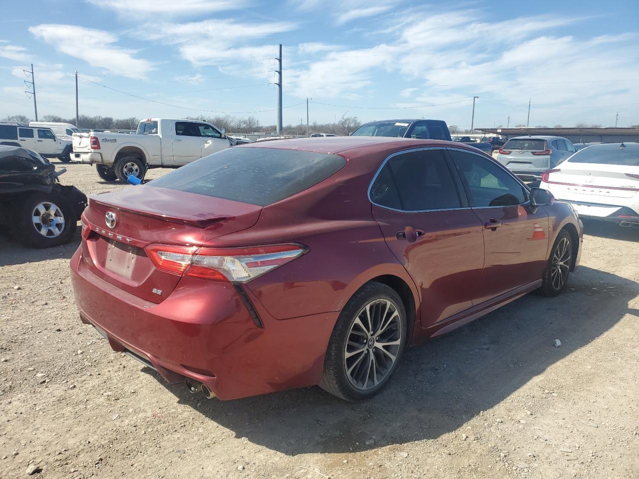 2018 TOYOTA CAMRY L - Фото 3