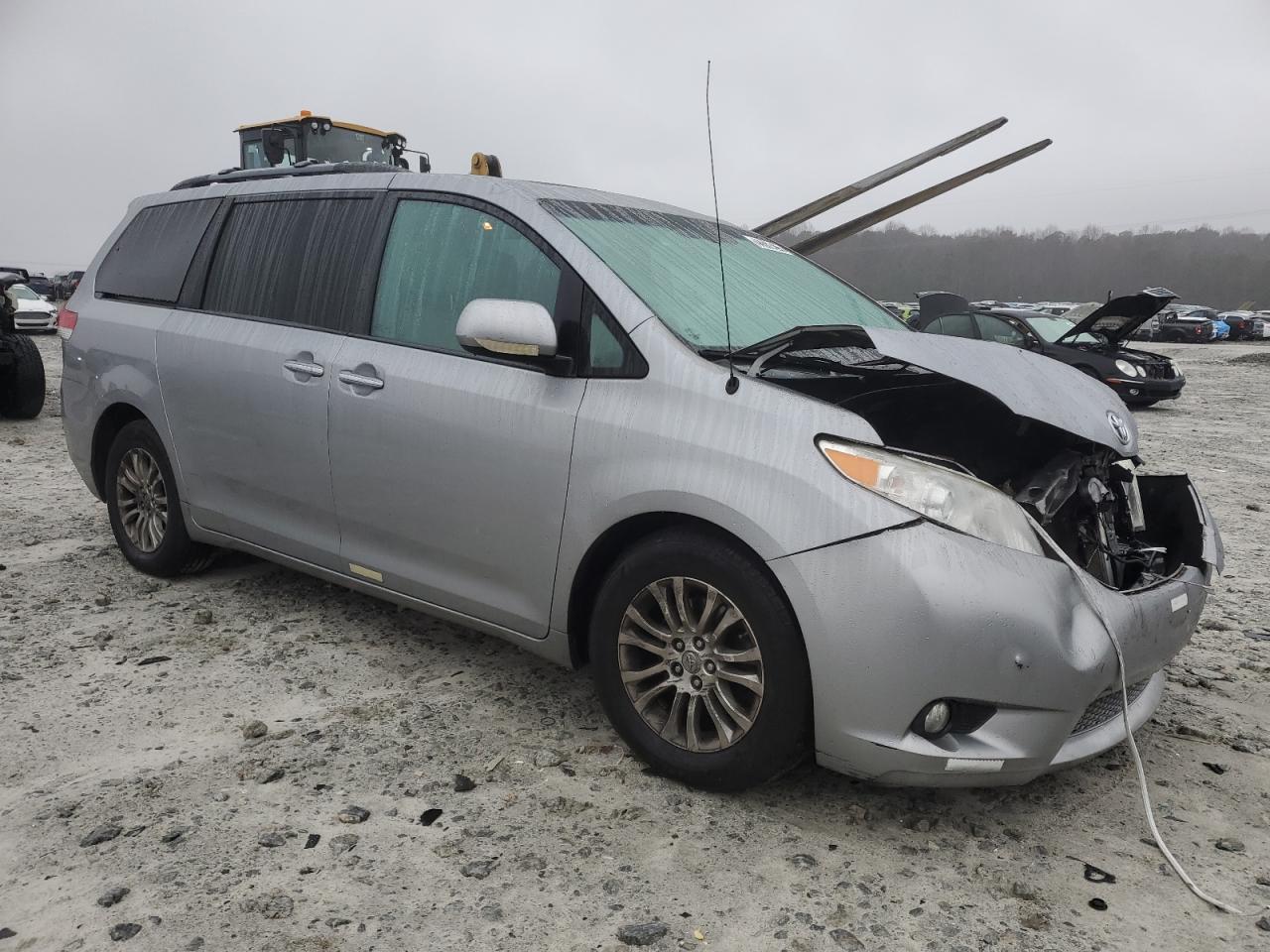 2013 TOYOTA SIENNA XLE - Фото 4
