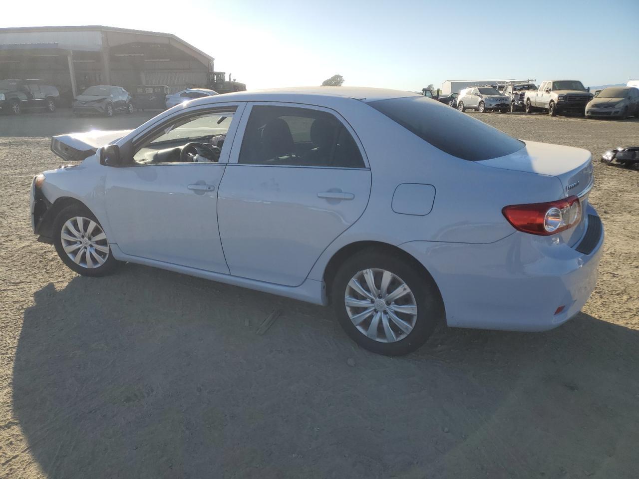 2013 TOYOTA COROLLA BA - Фото 2