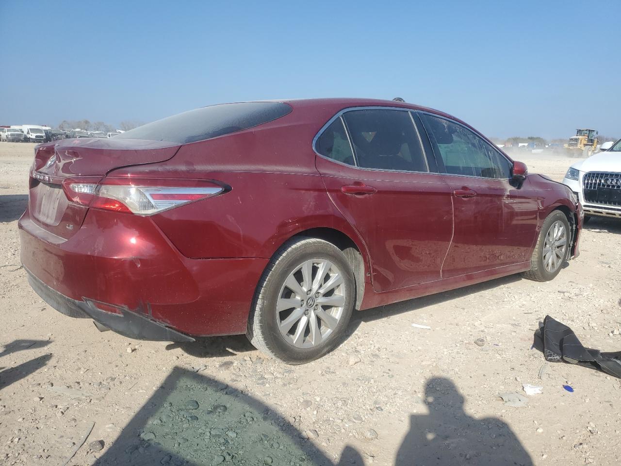 2018 TOYOTA CAMRY L - Фото 3