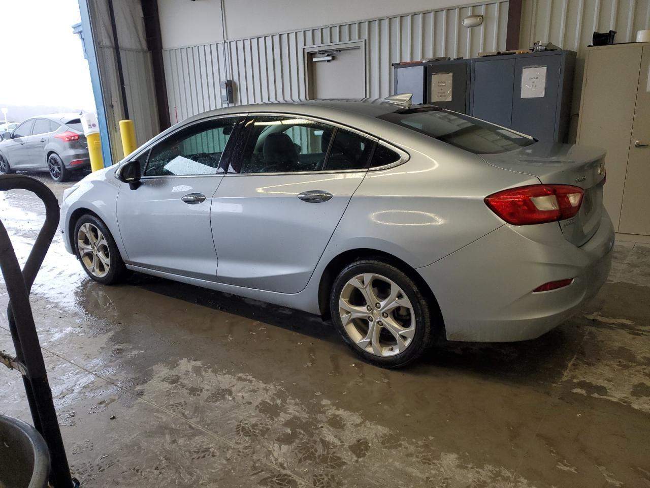 2017 CHEVROLET CRUZE PREM - Фото 2