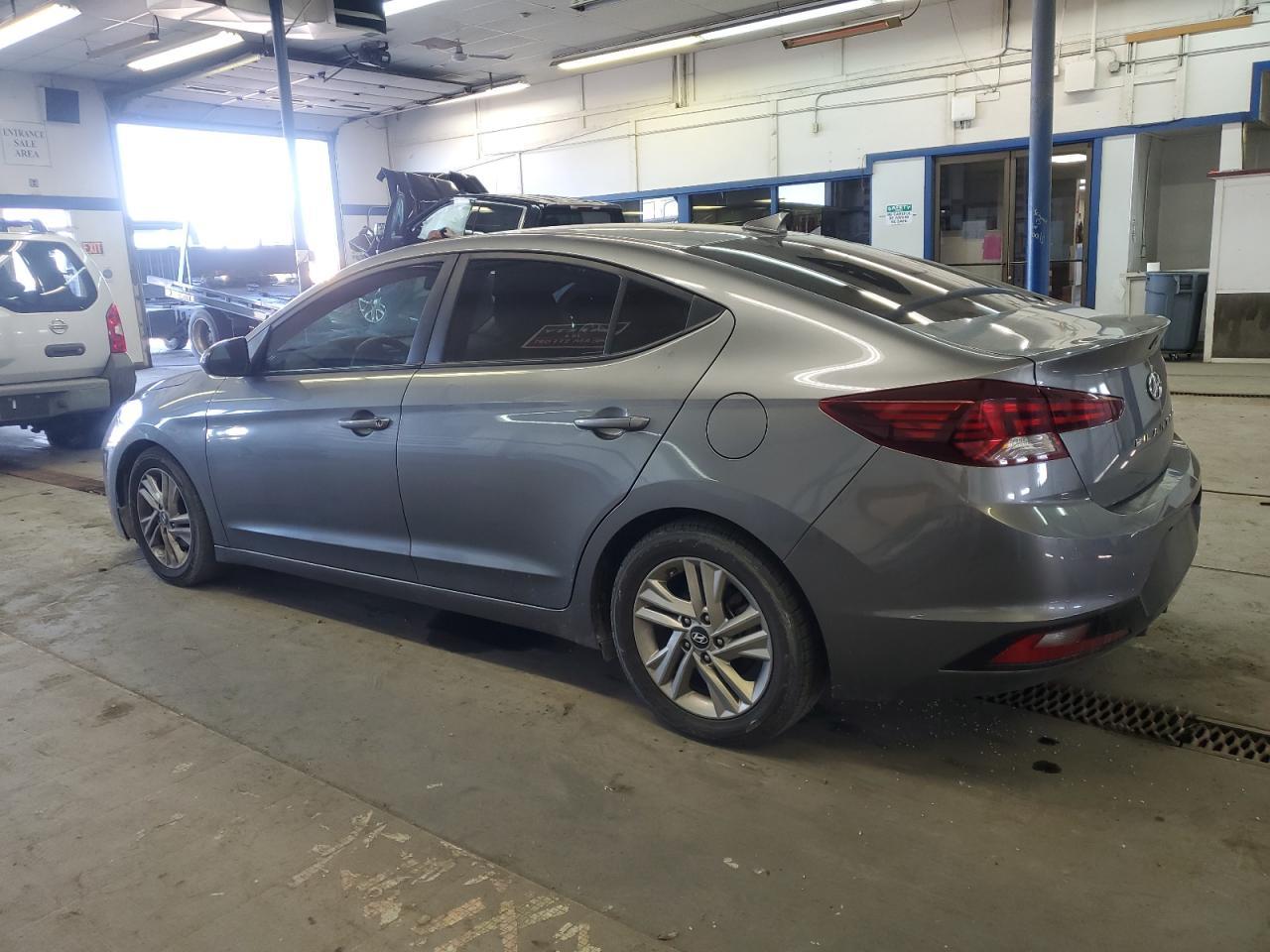 2019 HYUNDAI ELANTRA SE - Фото 2