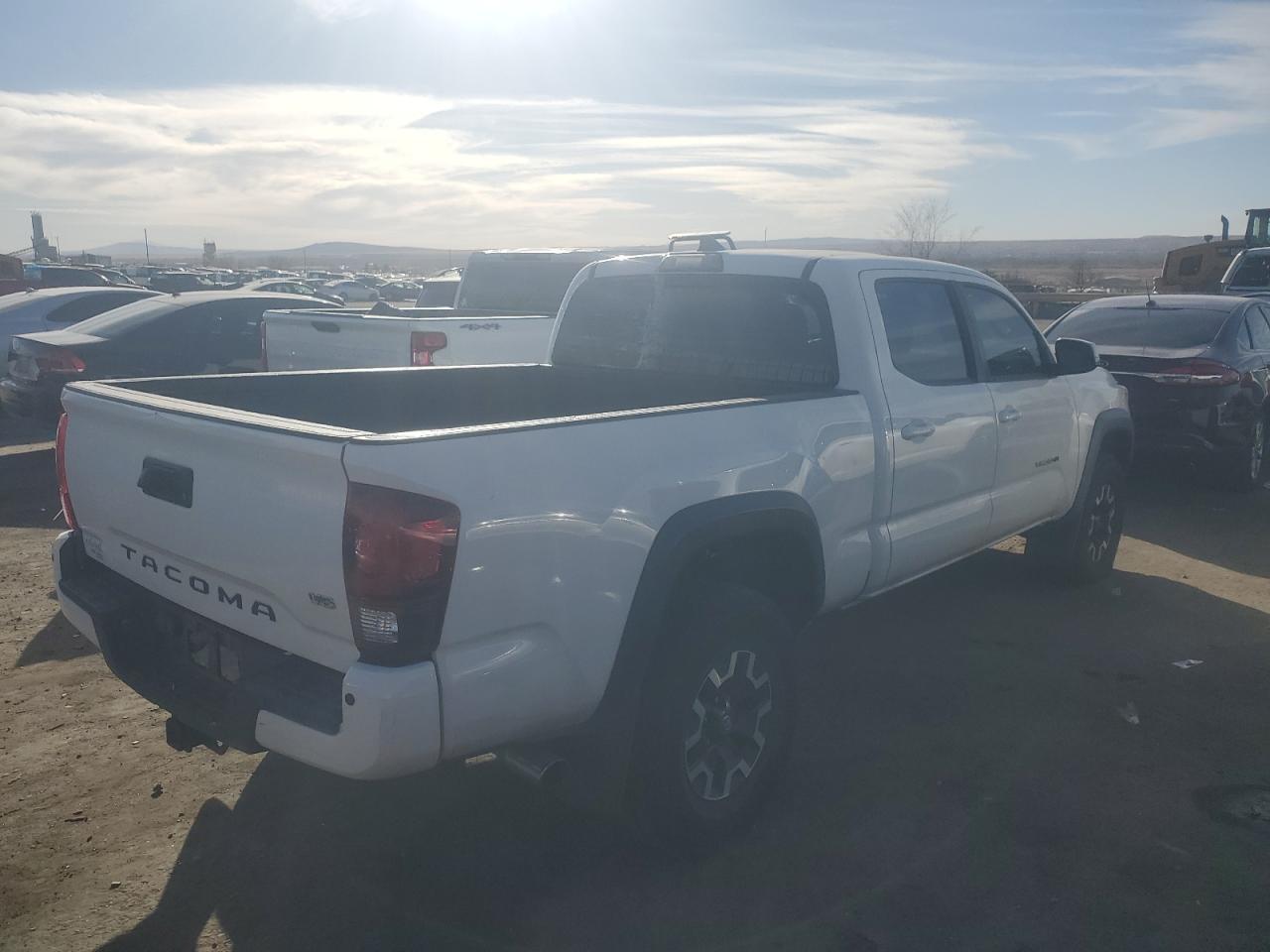 2018 TOYOTA TACOMA DOU - Фото 3