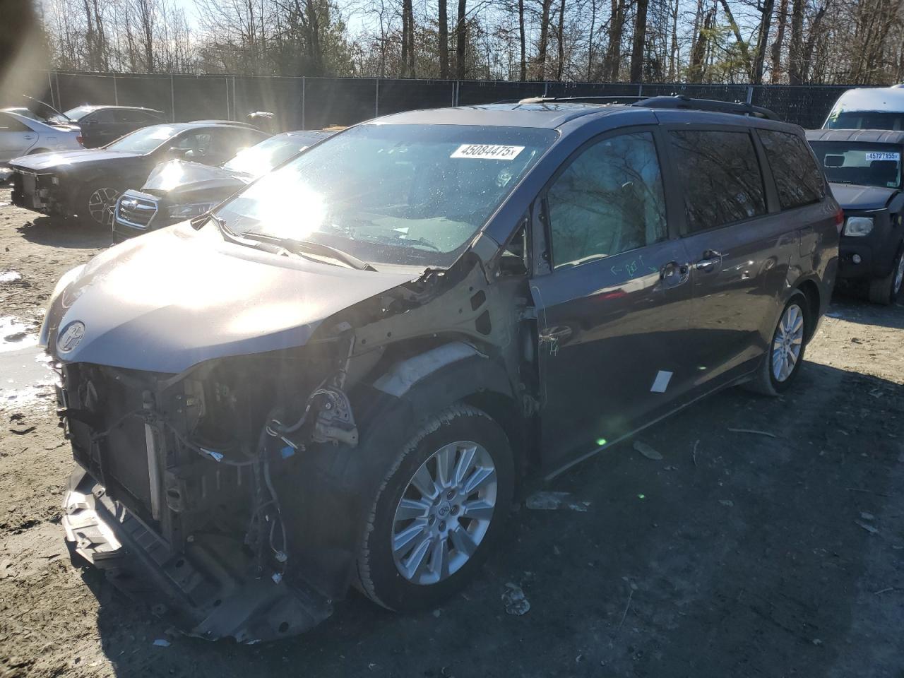 2011 TOYOTA SIENNA XLE