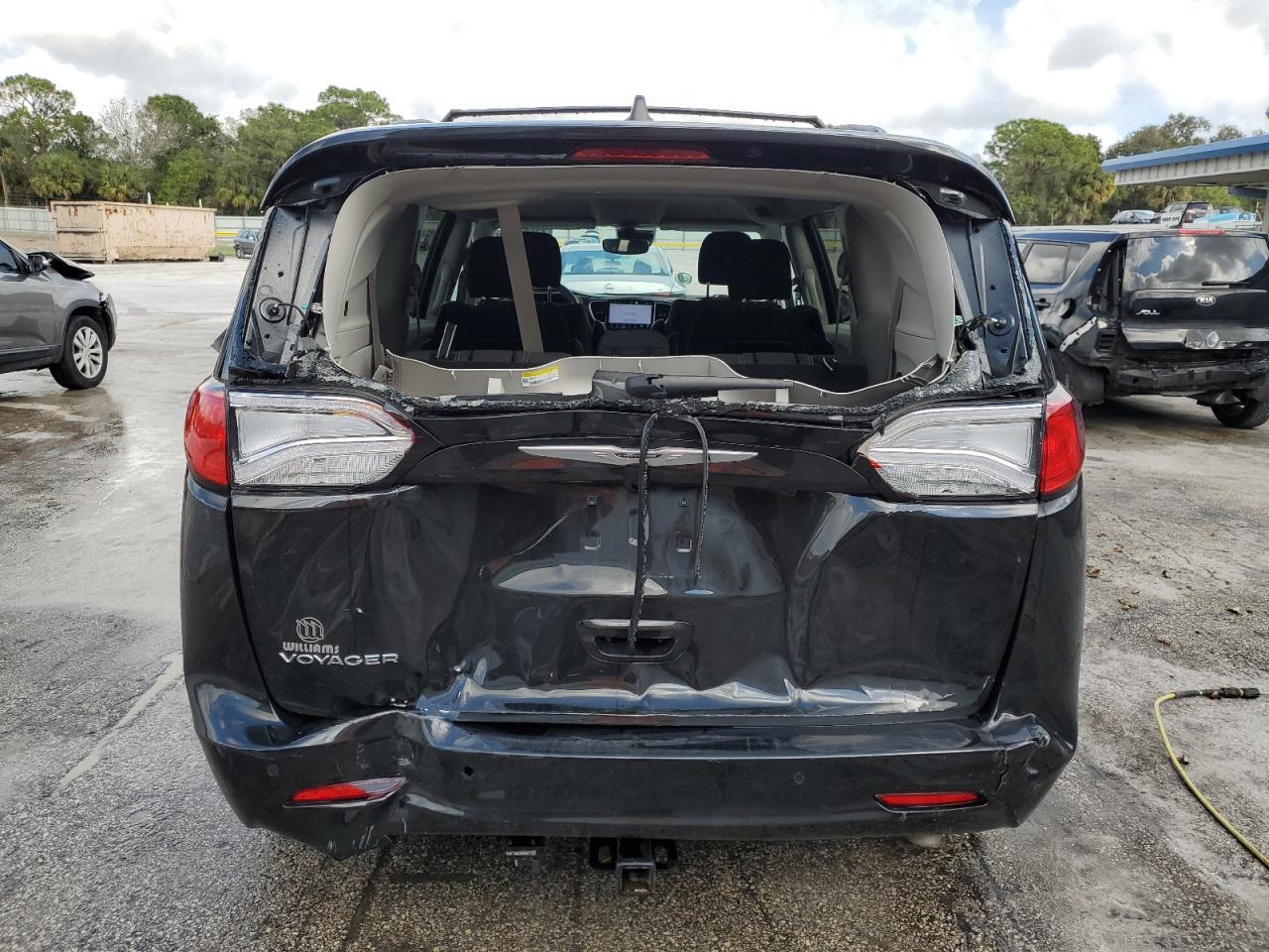 2022 CHRYSLER VOYAGER LX - Фото 6