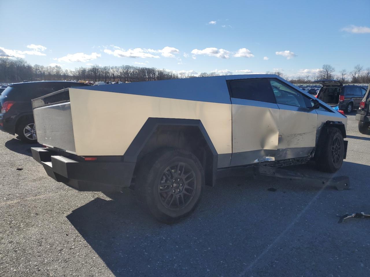 2024 TESLA CYBERTRUCK - Image 3