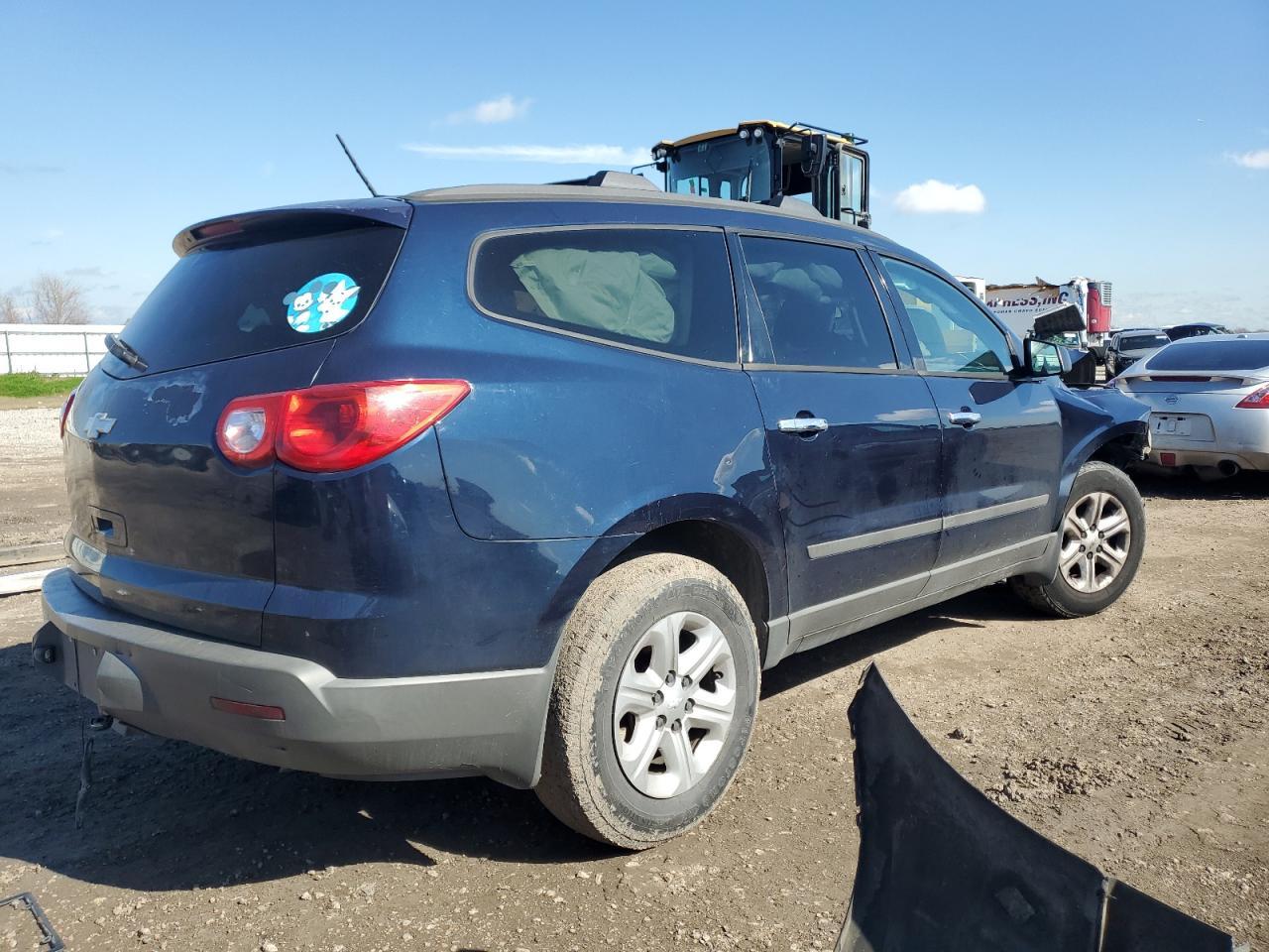 2011 CHEVROLET TRAVERSE L - Image 3