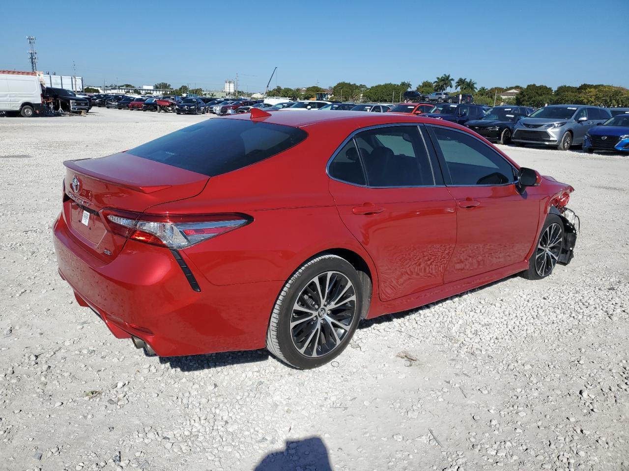 2019 TOYOTA CAMRY L - Фото 3