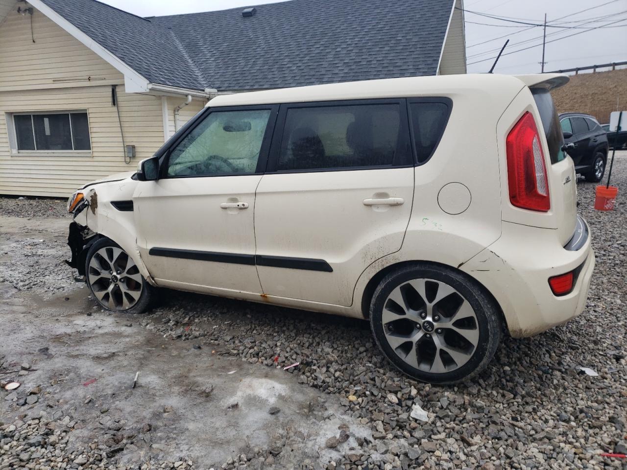 2013 KIA SOUL + - Image 2