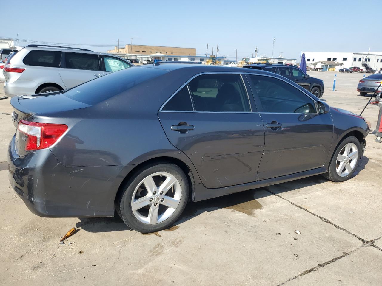 2013 TOYOTA CAMRY L - Фото 3