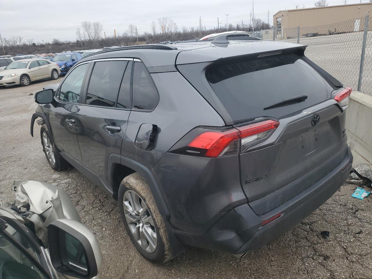 2020 TOYOTA RAV4 XLE P - Фото 2