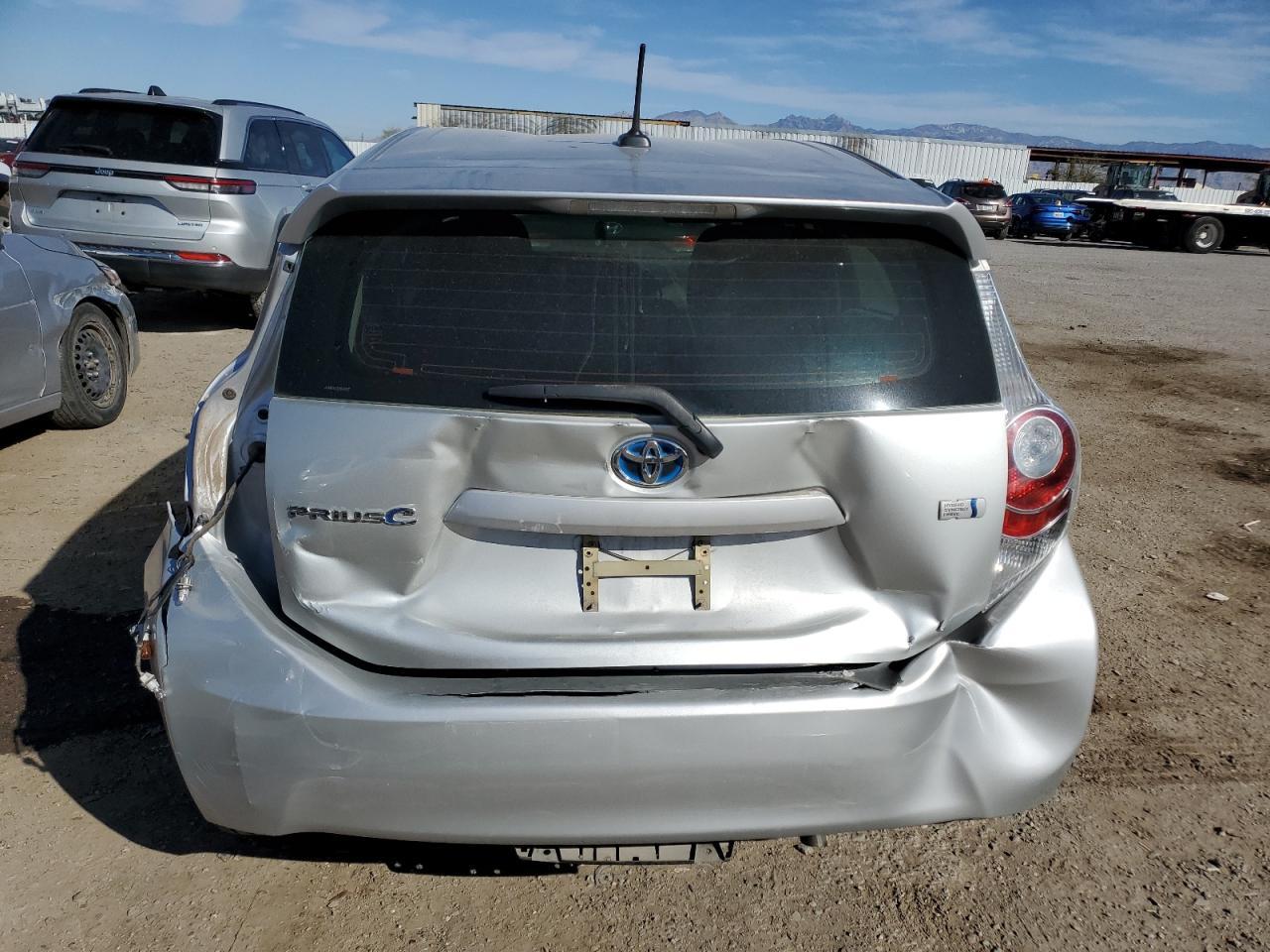 2013 TOYOTA PRIUS C - Фото 6