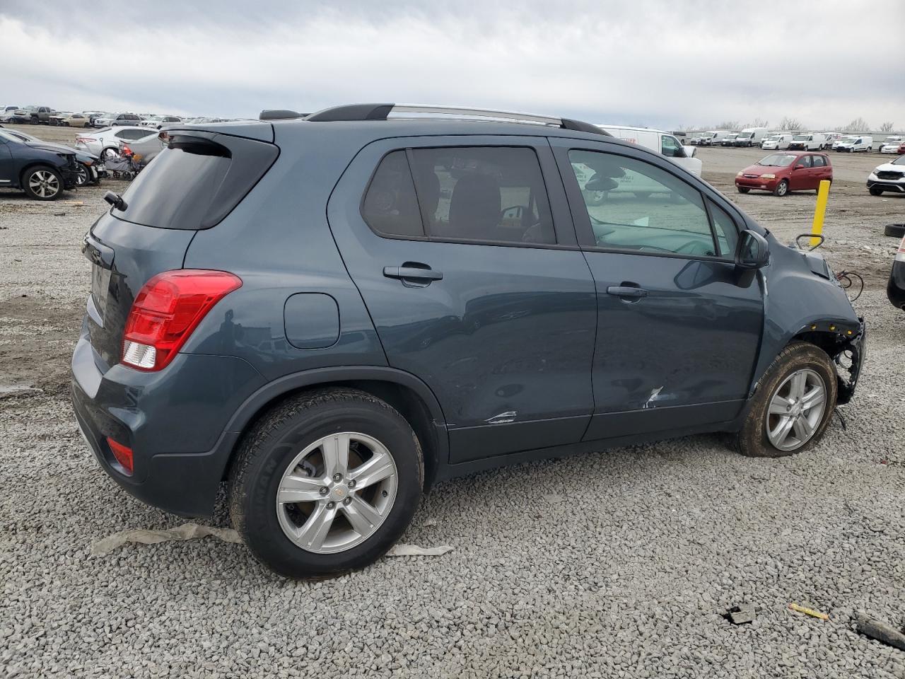 2021 CHEVROLET TRAX 1LT - Image 3