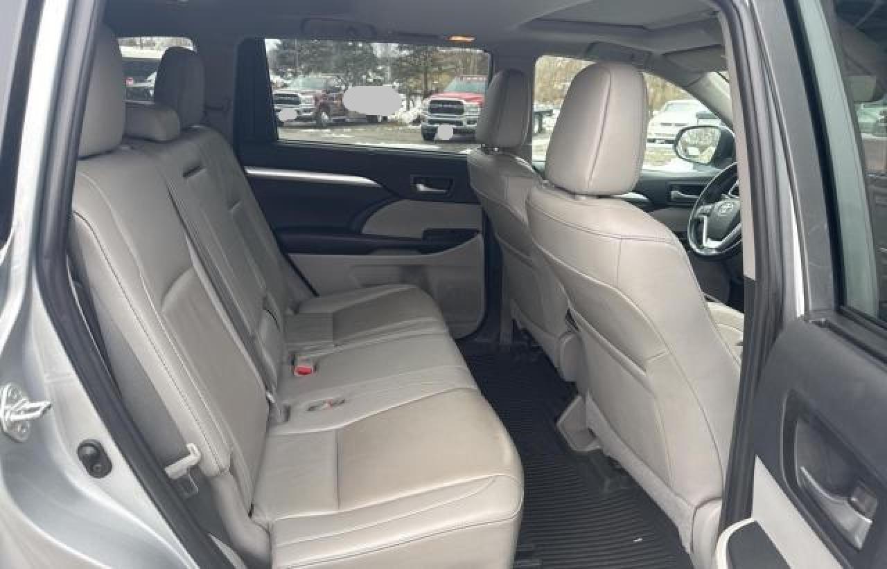 2019 TOYOTA HIGHLANDER - Image 6