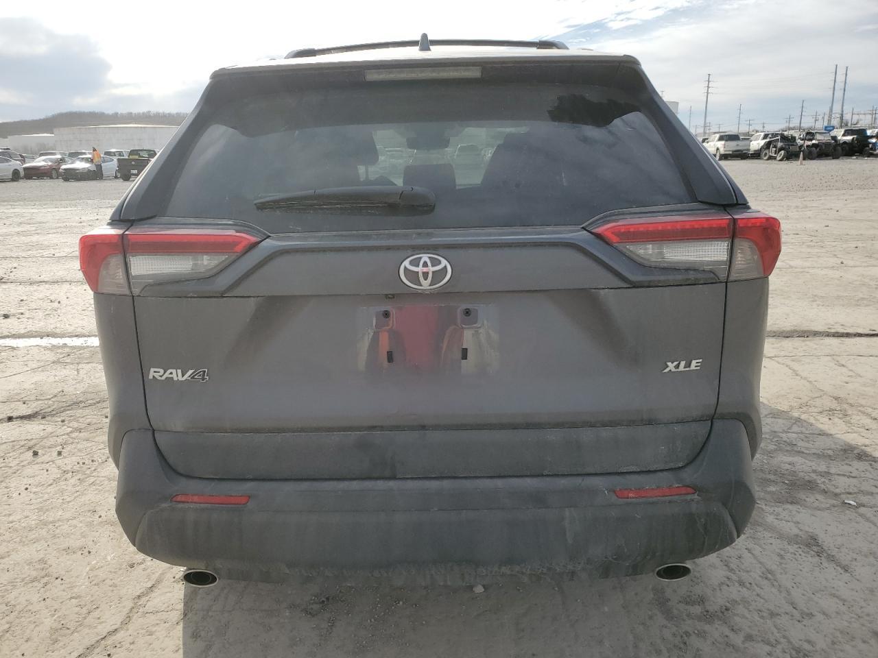 2024 TOYOTA RAV4 XLE P - Фото 6
