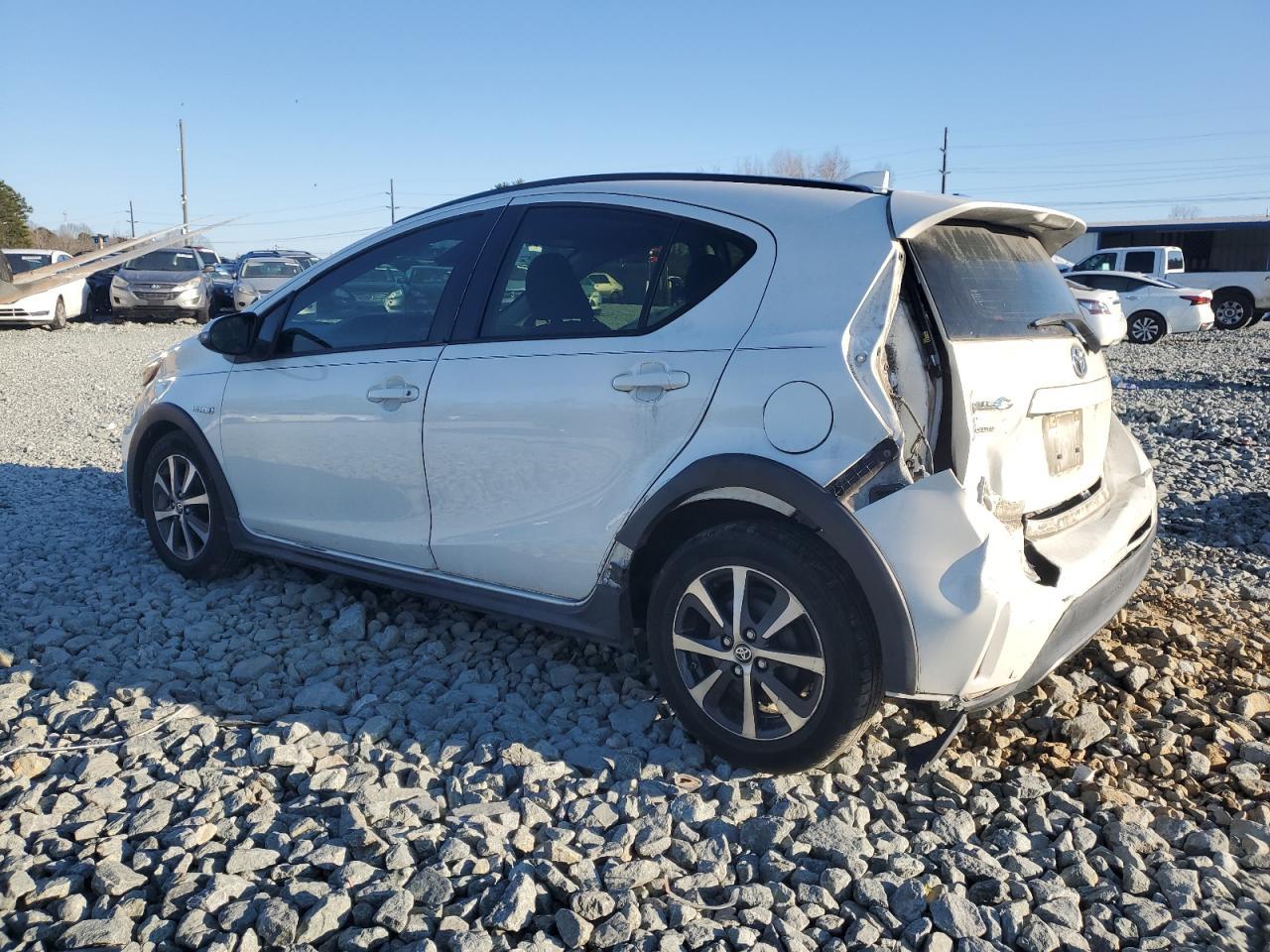 2018 TOYOTA PRIUS C - Фото 2