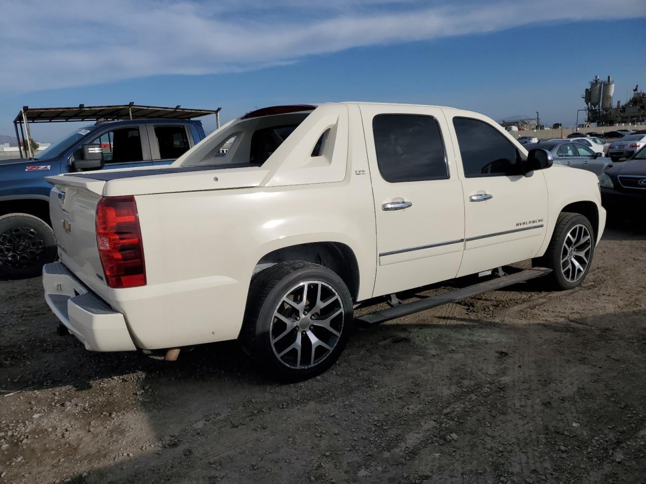2012 CHEVROLET AVALANCHE - Фото 3