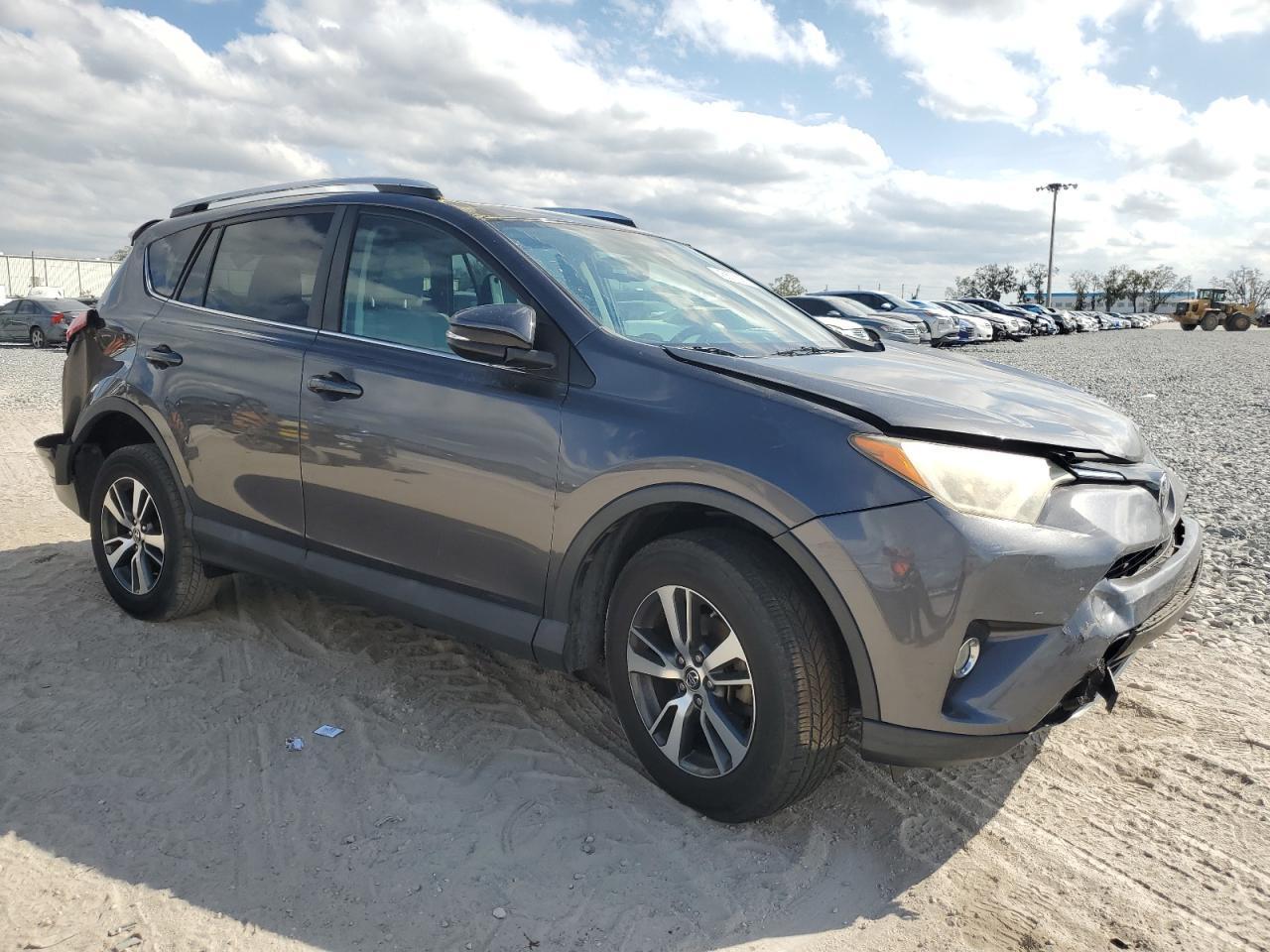 2016 TOYOTA RAV4 XLE - Image 4