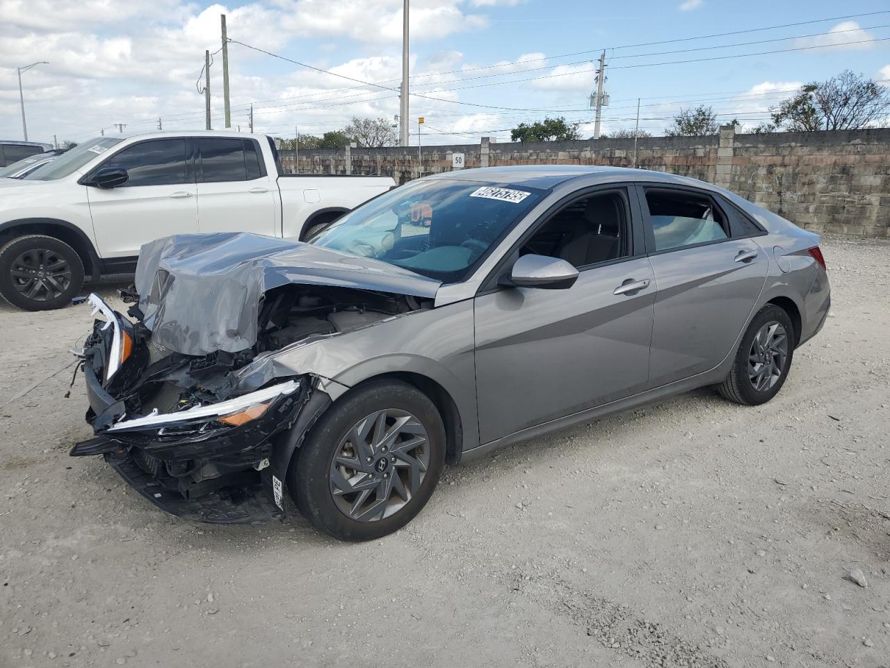 2024 HYUNDAI ELANTRA SE