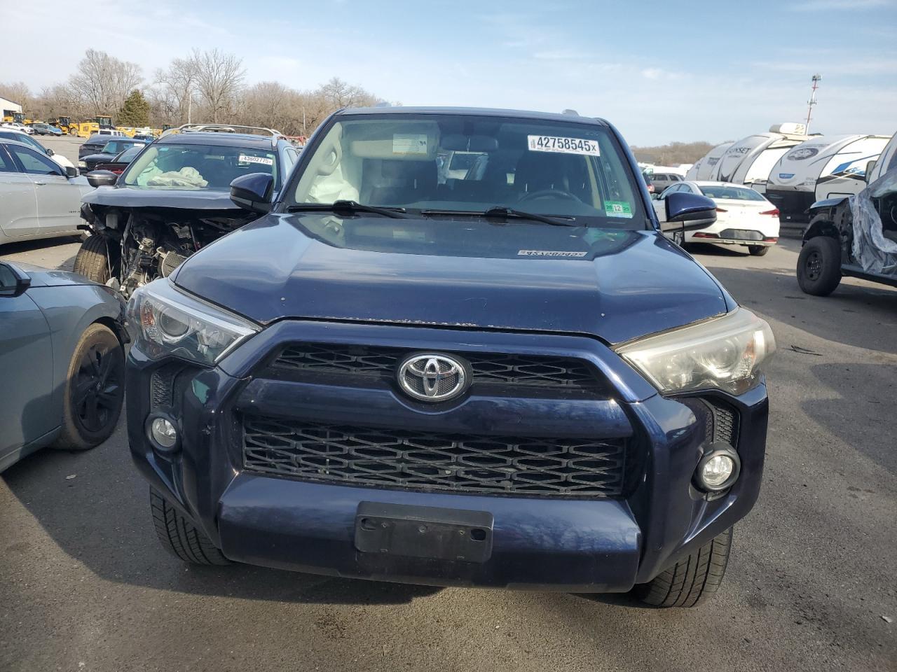 2018 TOYOTA 4RUNNER SR - Фото 5