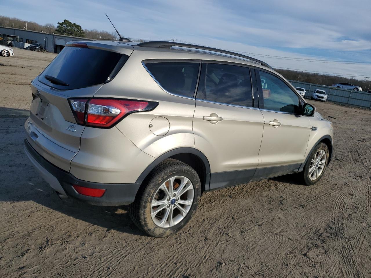 2017 FORD ESCAPE SE - Image 3