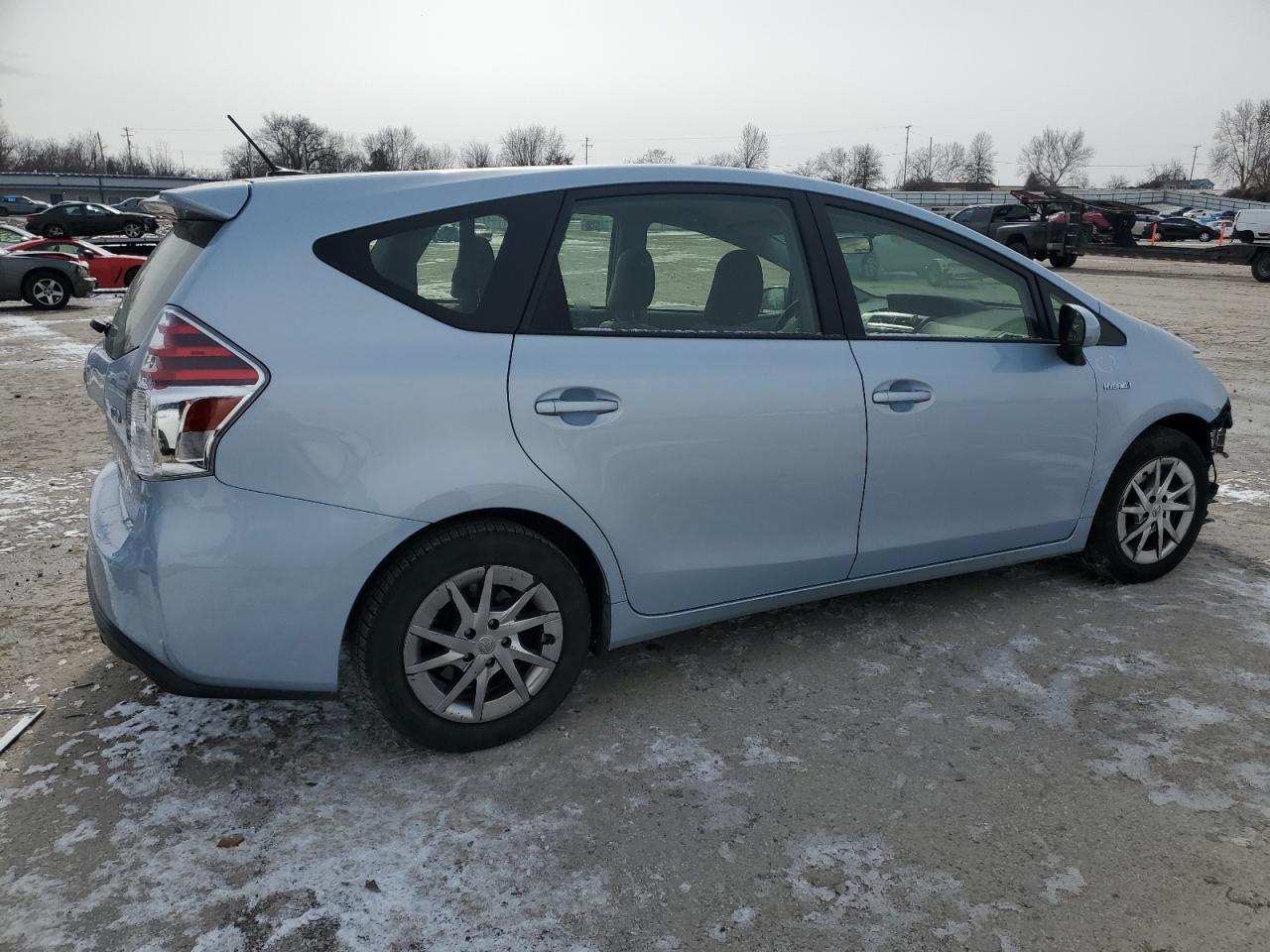 2015 TOYOTA PRIUS V - Image 3