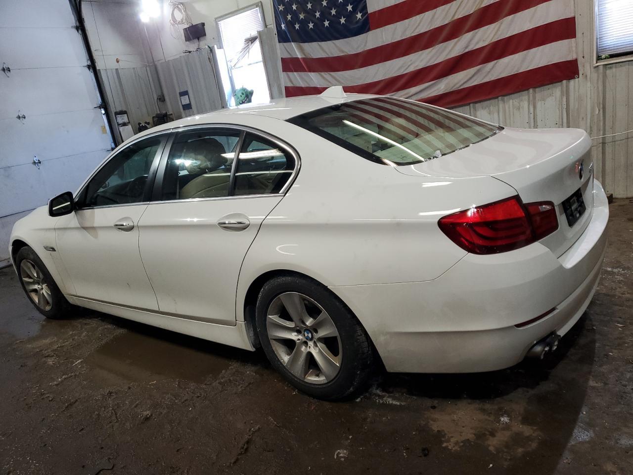 2013 BMW 528 XI - Image 2