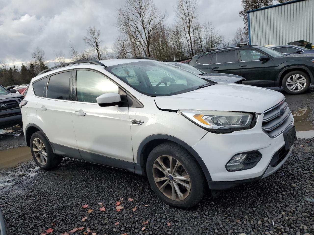 2017 FORD ESCAPE SE - Image 4