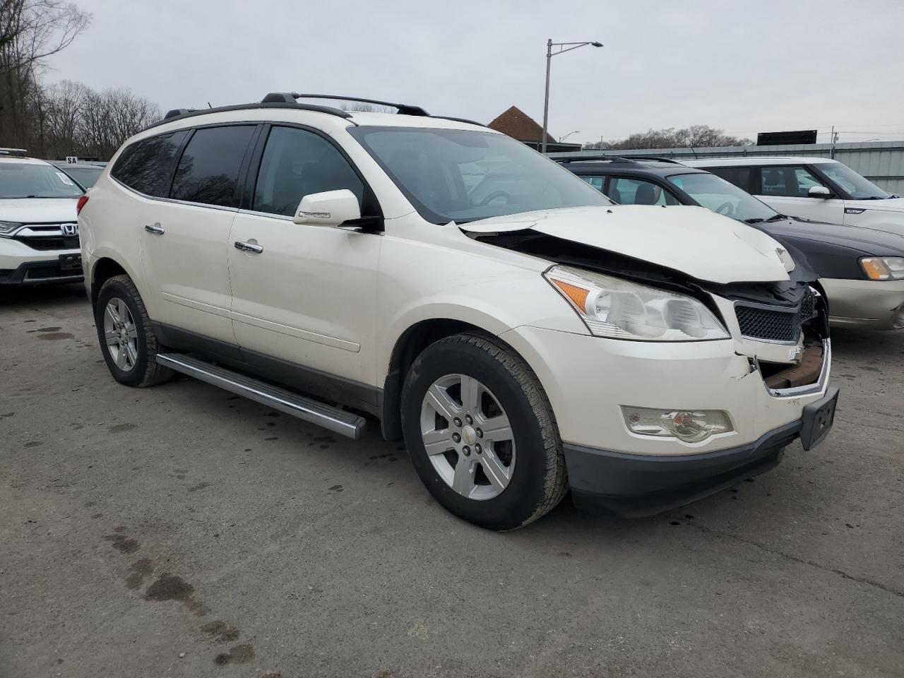 2011 CHEVROLET TRAVERSE L - Фото 4