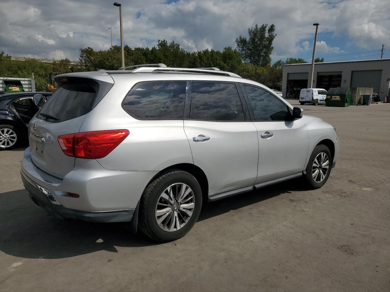 2017 NISSAN PATHFINDER - Image 3