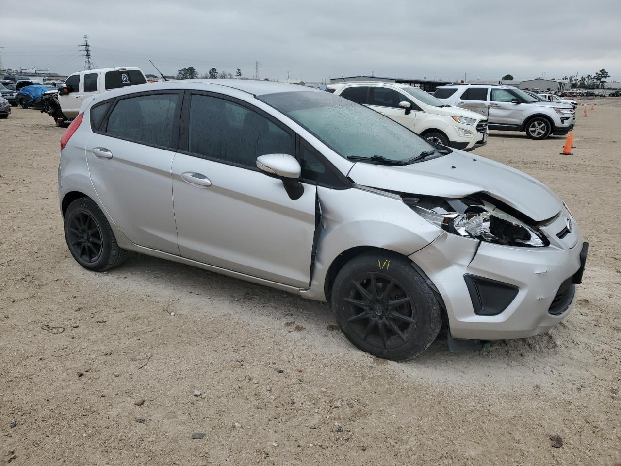 2013 FORD FIESTA SE - Фото 4