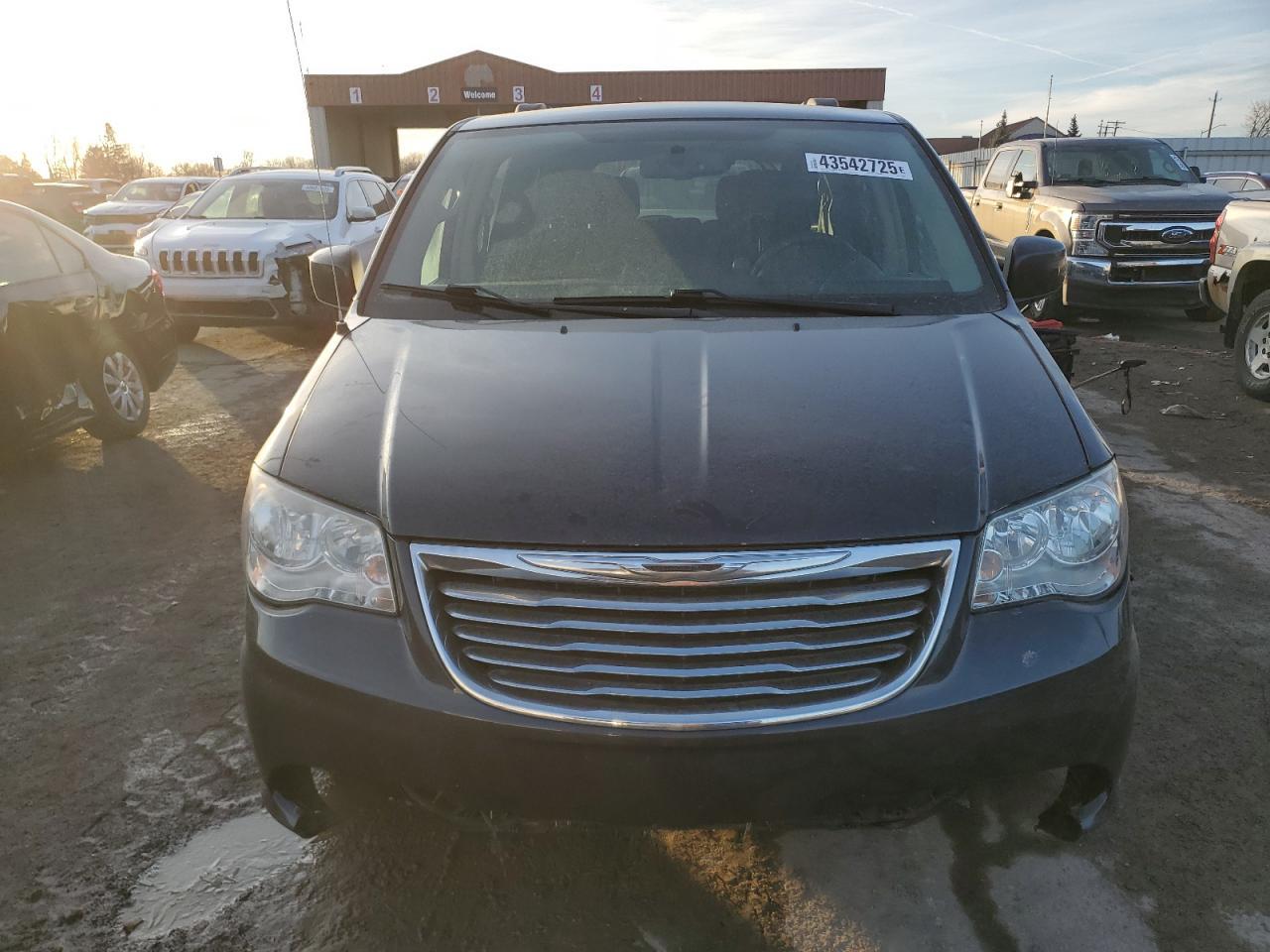 2014 CHRYSLER TOWN & COU - Фото 5