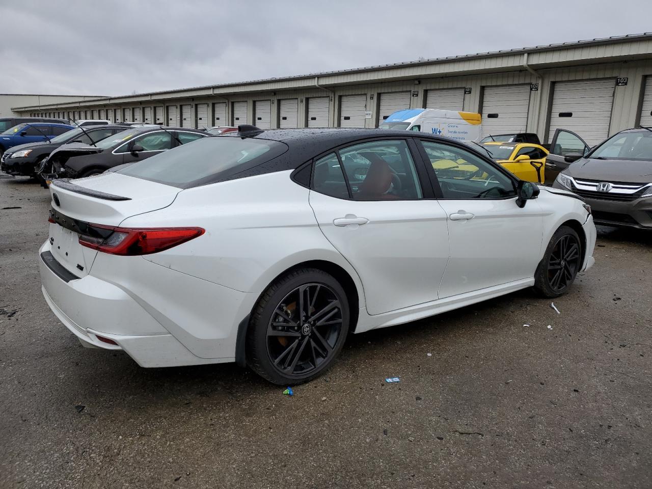 2025 TOYOTA CAMRY XSE - Фото 3