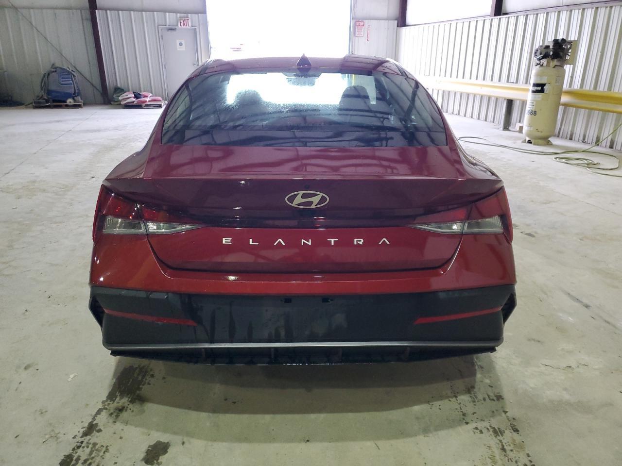 2024 HYUNDAI ELANTRA SE - Фото 6
