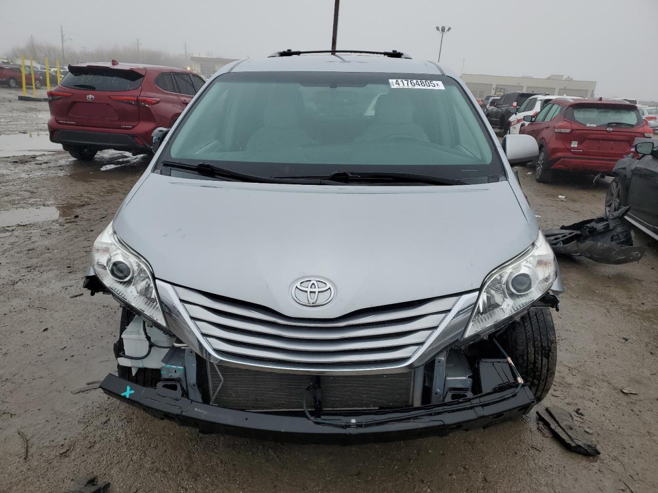 2015 TOYOTA SIENNA LE - Фото 5