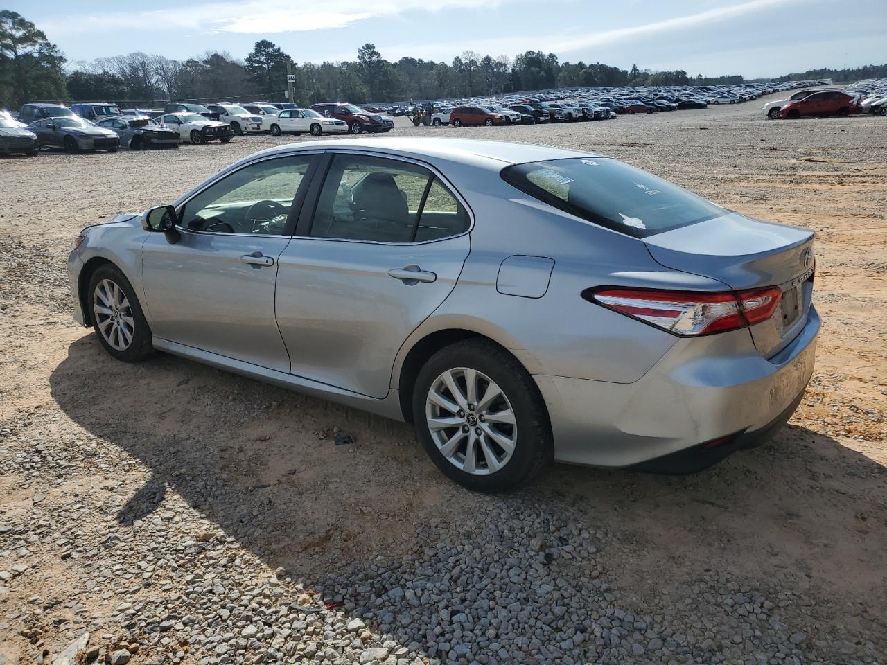 2018 TOYOTA CAMRY L - Фото 2