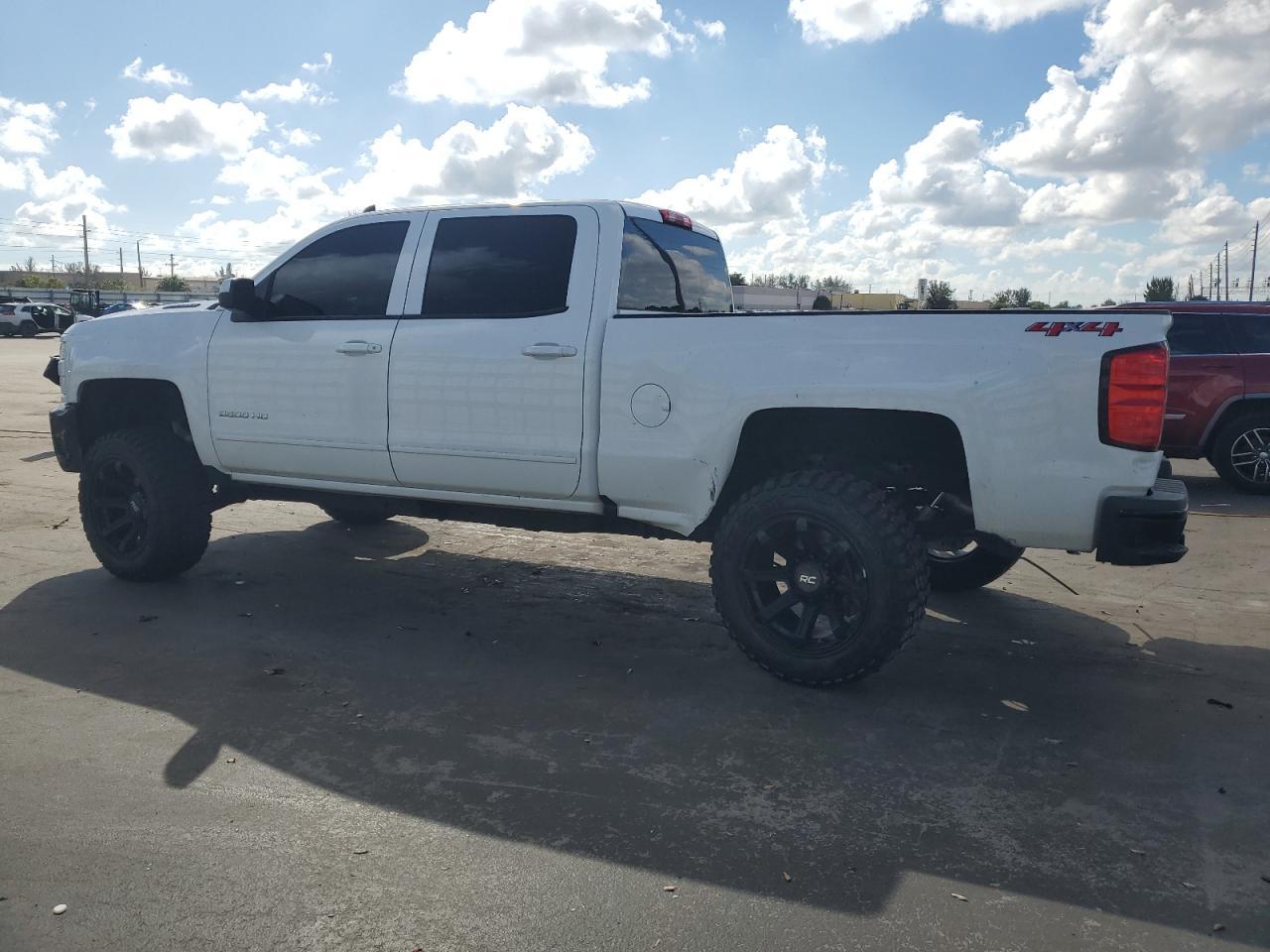2018 CHEVROLET SILVERADO - Image 2