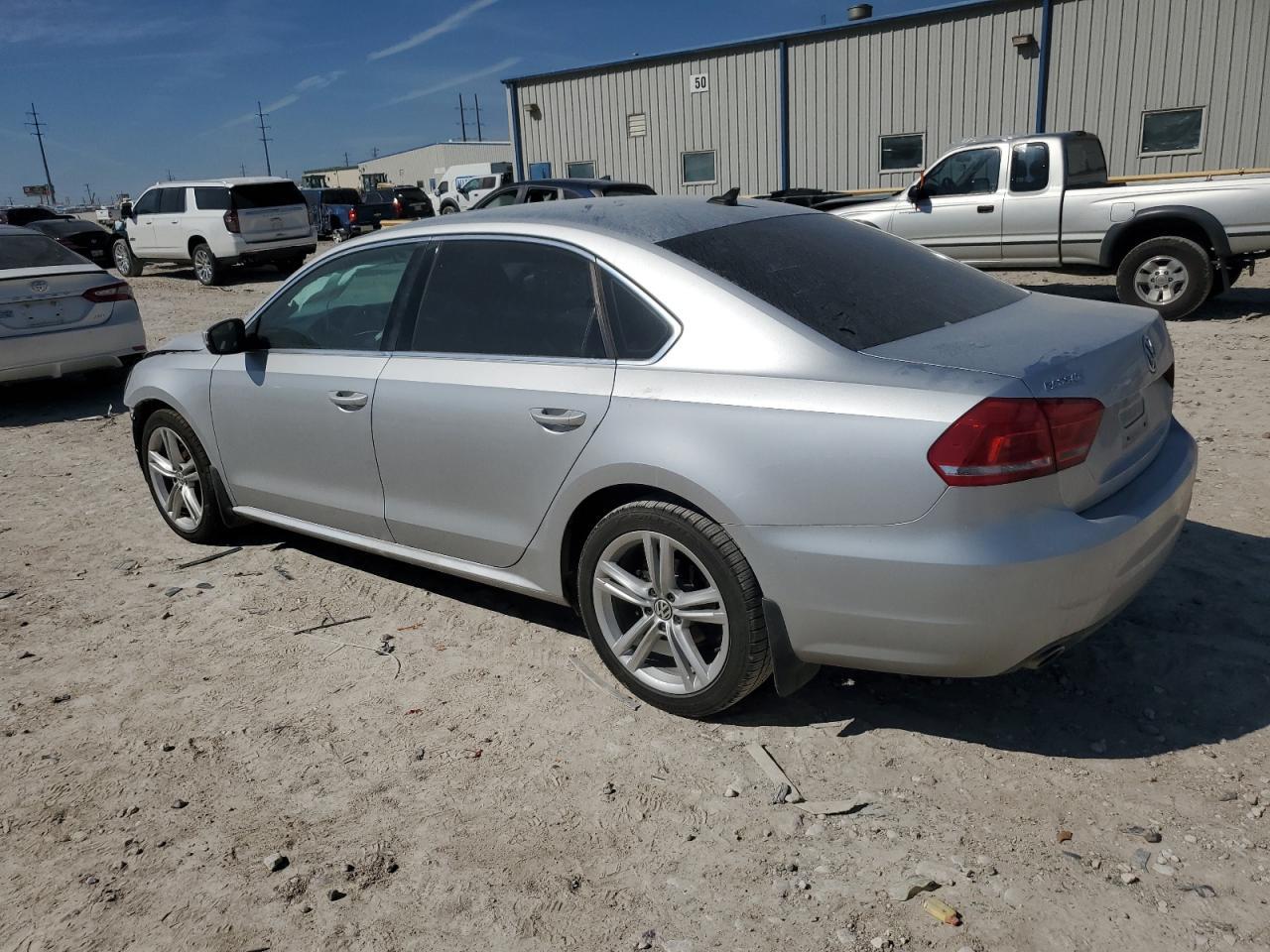 2014 VOLKSWAGEN PASSAT SE - Image 2