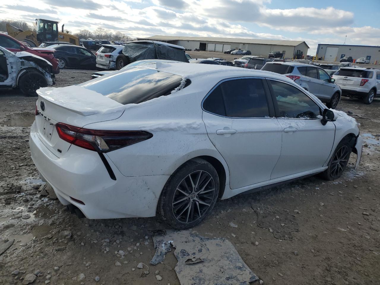 2021 TOYOTA CAMRY SE - Image 3