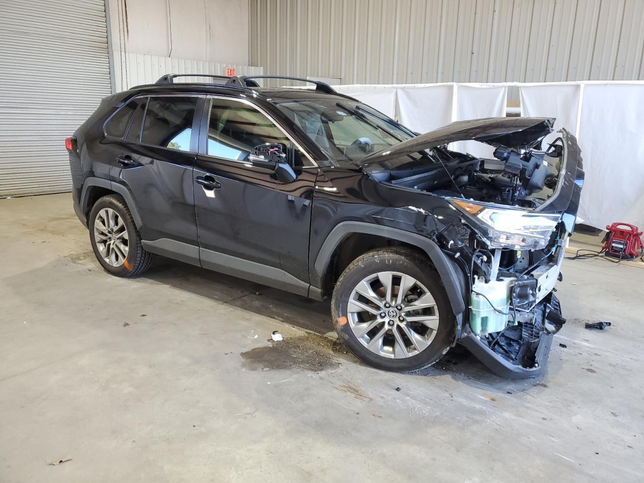 2020 TOYOTA RAV4 XLE P - Фото 4