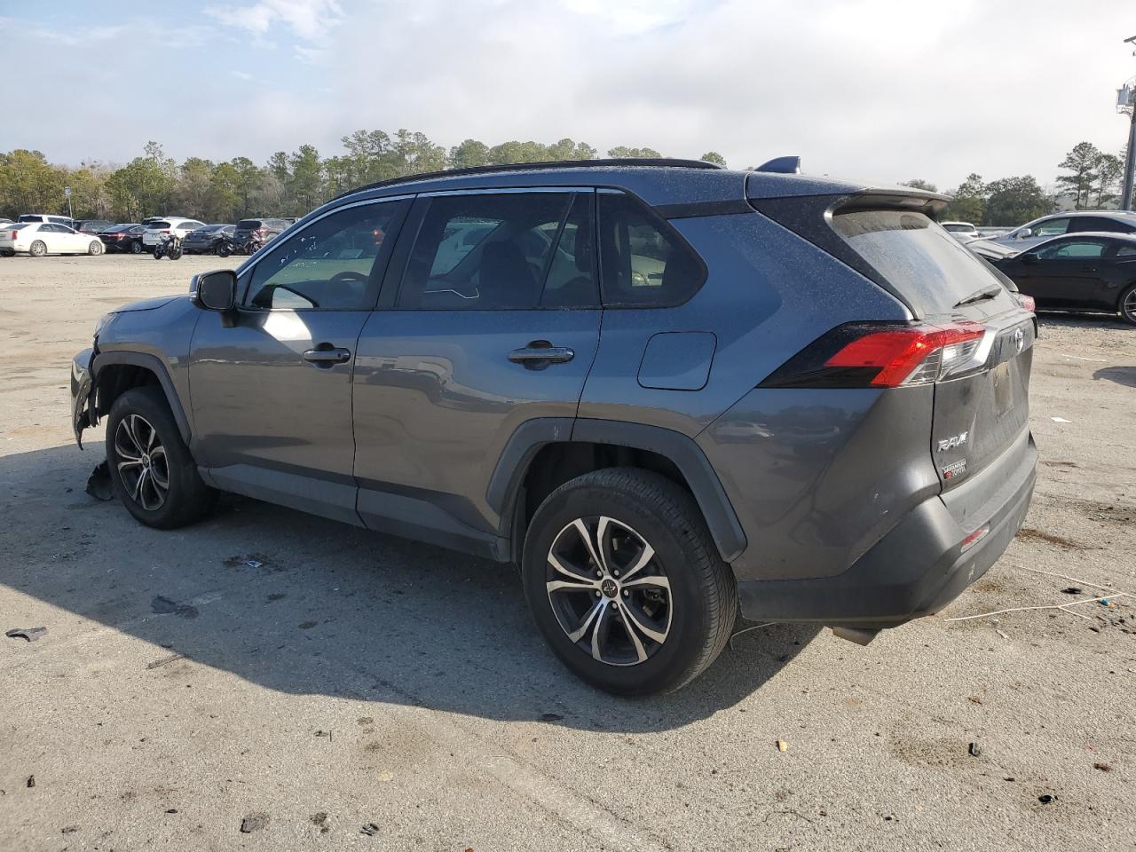2021 TOYOTA RAV4 LE - Фото 2