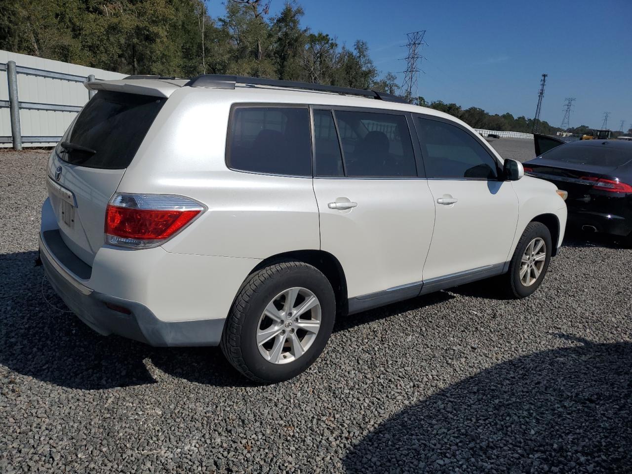 2011 TOYOTA HIGHLANDER - Image 3